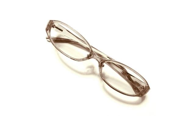 オーバル型のメガネ画像